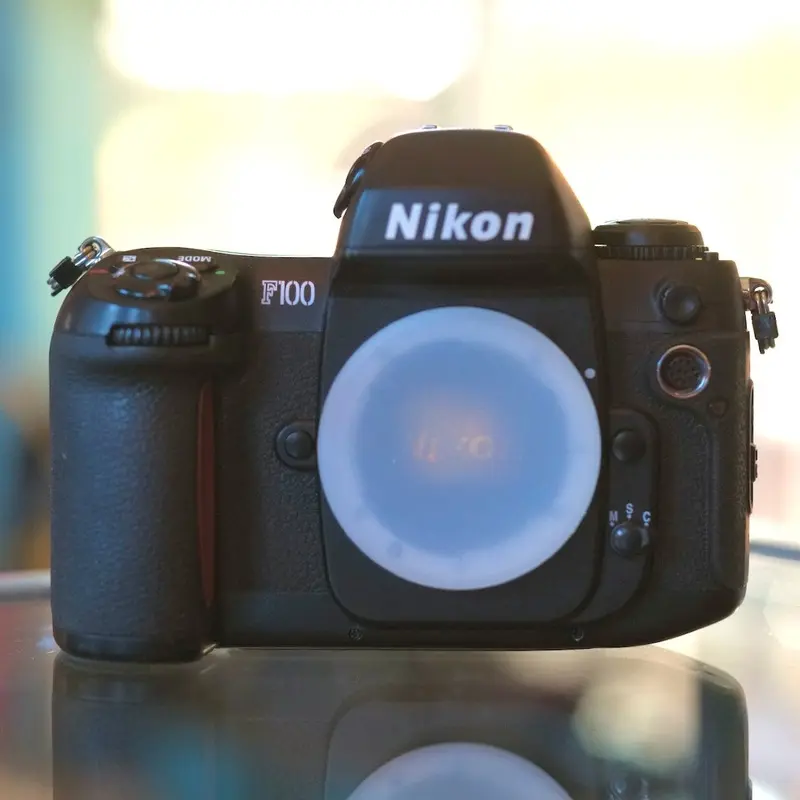Nikon F100