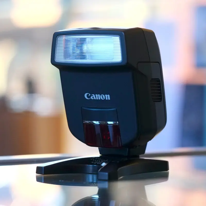 Canon Speedlite 220EX