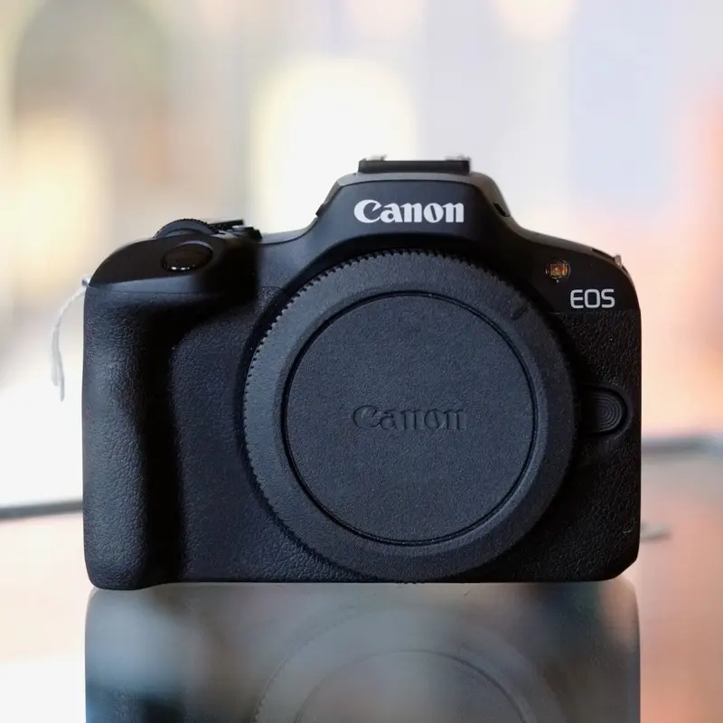 Canon EOS R100