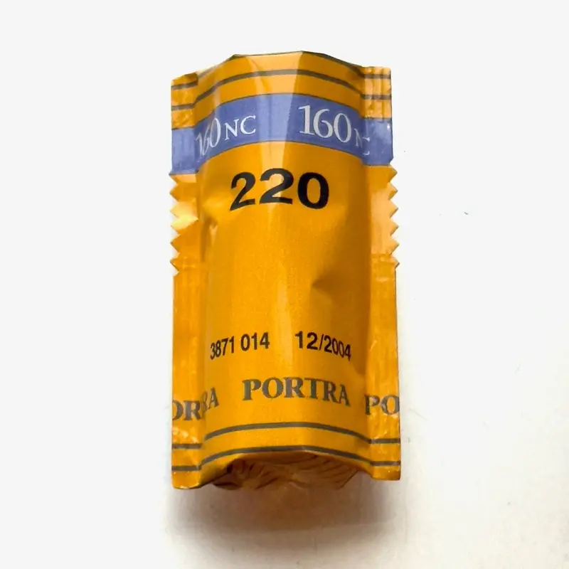 Kodak Portra 160NC (220, EXPIRED 12/2004)