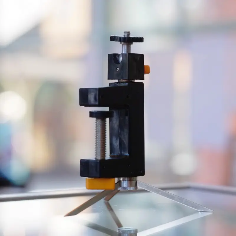 Clampy mini-tripod camera mount