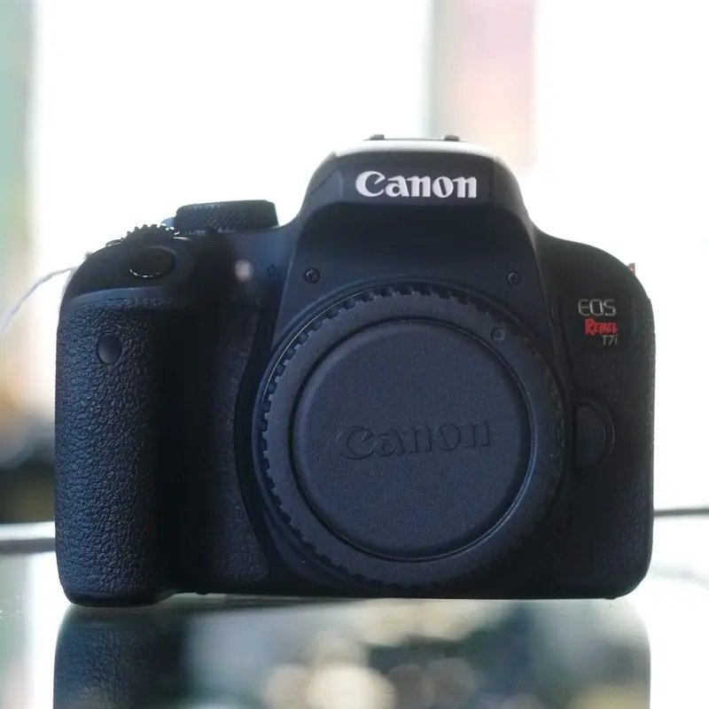 Canon EOS Rebel T7i